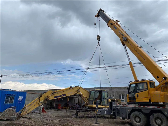 岫岩25吨吊车的工作半径是多少？